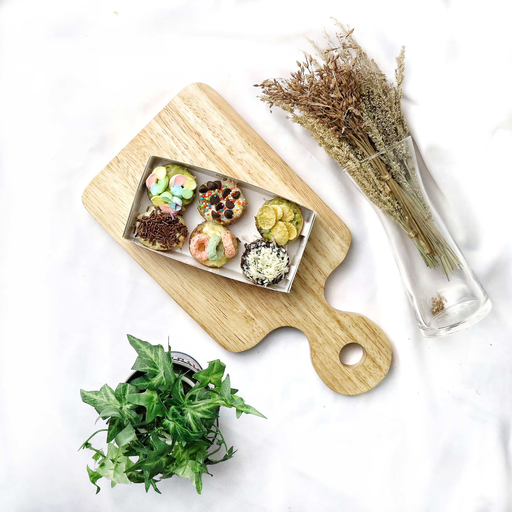 Plating artisanal dish on wooden board